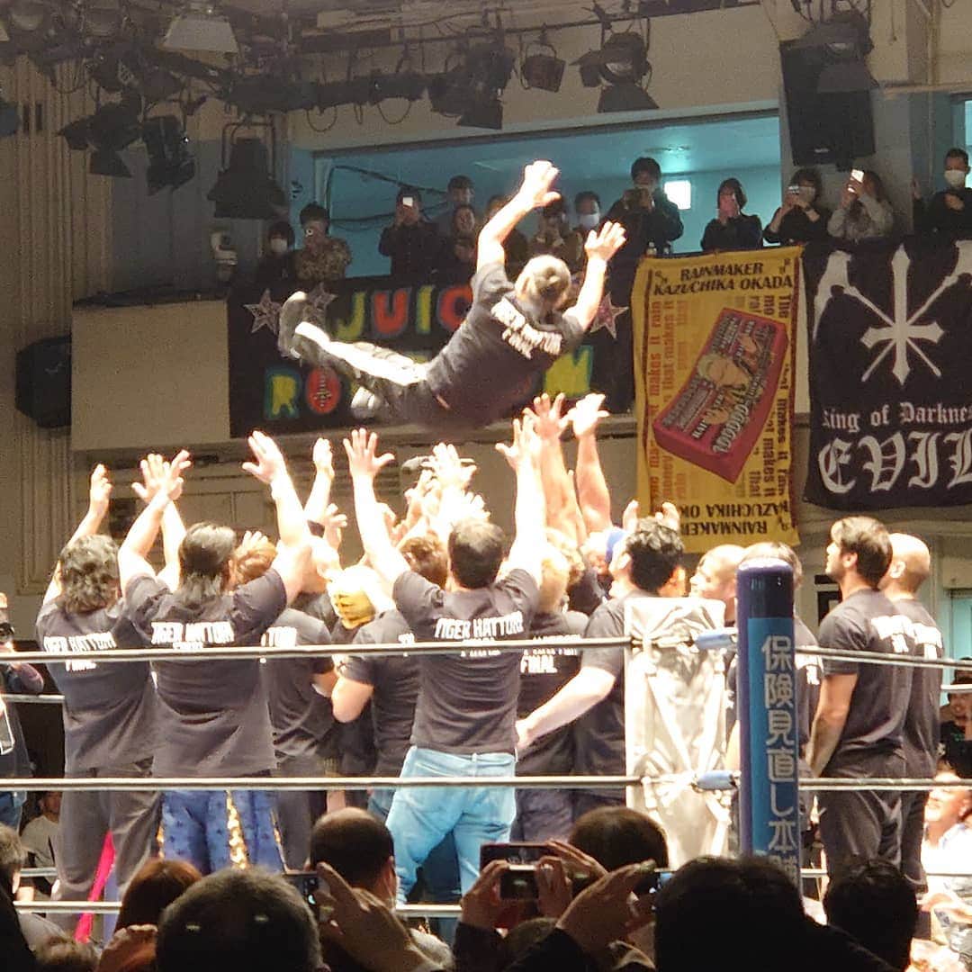 のインスタグラム：「昨日の新日本プロレス、後楽園大会は、タイガー服部レフリーのの引退興行でした。小柄な体から溢れるエネルギーは今でも健在。アメリカ生活が長く、私達に喋りかけるときも「Youは」と来ます（笑）17年振りにプロレス中継に復帰したときも「You久しぶりだね〜！」と歓迎して頂きました。お疲れさでした❤ そんな日に履くパンツはこれしかない！（笑）」