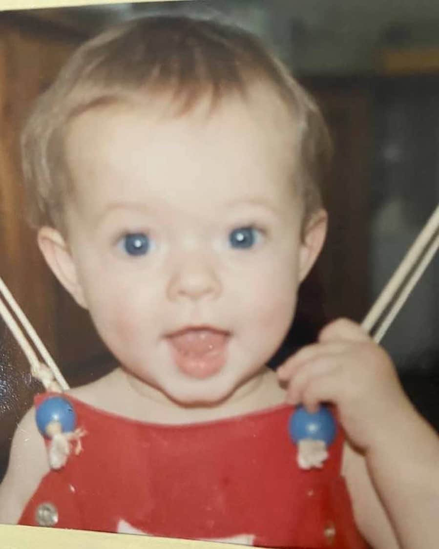 サーシャ・ピーターズのインスタグラム：「I was absolutely spoiled this whole week and felt like a little kid again 😊 thank you for all of your thoughtful birthday wishes and videos. Love you all! ♥️ I feel like this will be the best year yet! LEGGO #24 #babysasha #tbt」