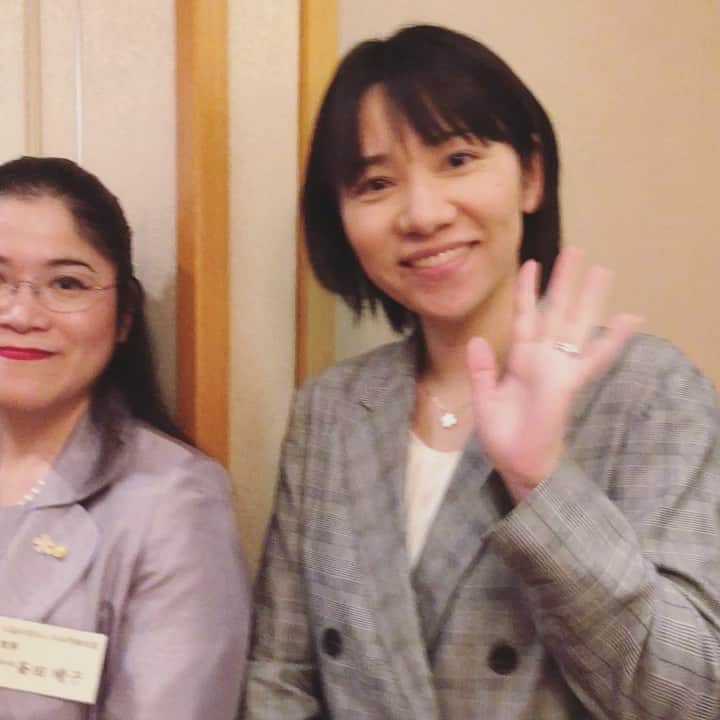 日本将棋連盟 女流棋士会のインスタグラム：「本日は女流王座戦就位式でした。 会場入口でお客様をお迎えさせていただきました。」