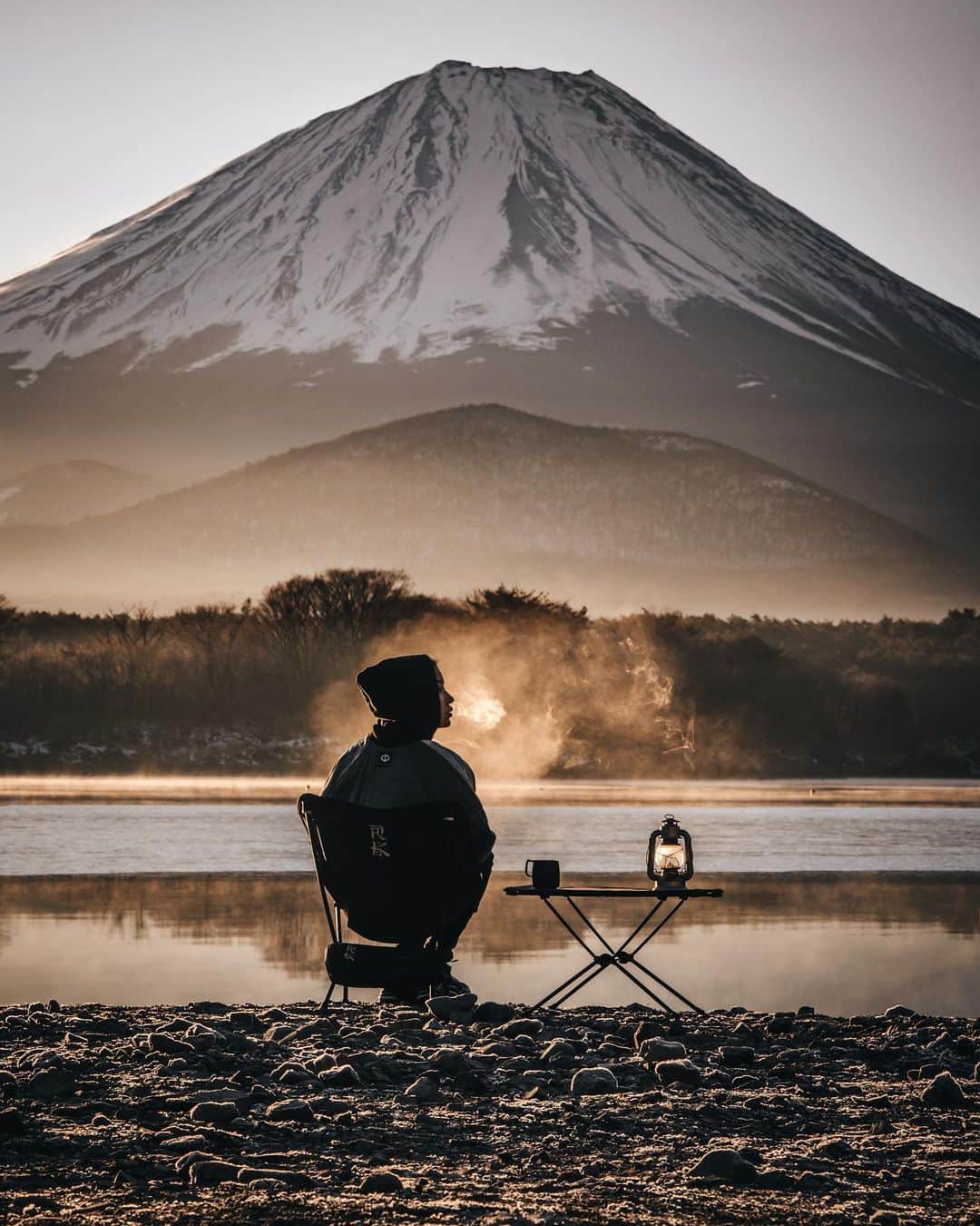 のインスタグラム：「【Giveaway】 -Commemorative of RK's solo exhibition NEOrient-  Thank you guys for waiting so long. In order to commemoration of this solo exhibition, express my daily thanks, and also commemorate my followers reached over 400K... I'll do a Giveaway from now.  By the way, I made a lot of original goods for this solo exhibition, some of them were made with following cooperation by @helinox and #dieselartgallery.  ❶@helinox × @rkrkrk Original chair ※Not for sale  ❷@helinox × @rkrkrk Original table ※Not for sale  ❸@helinox × @rkrkrk Original camera bag  ❹#dieselartgallery × @rkrkrk Original post card  ❺#dieselartgallery × @rkrkrk Original poster catalog  This time, I would like to give each one of these original goods to 5 followers from the whole world.  Entry conditions: Follow @helinox and @rkrkrk, and leave your "likes", desired products, and nifty comments on this post before 2/22(Sat). I will not make any announcement, but  contact the winner directly.  The camera bag will be shipped after the exhibition finished (after 5/21), because we will sell it at the exhibition. Postcards and poster catalogs can also be purchased at the exhibition. We will refrain from photographing here due to various circumstances.  Please check on my instagram stories. ※ Chairs and tables are not for sale.  There are many other goods that can be purchased at the exhibition. Please come  and visit us when you be in Tokyo.」