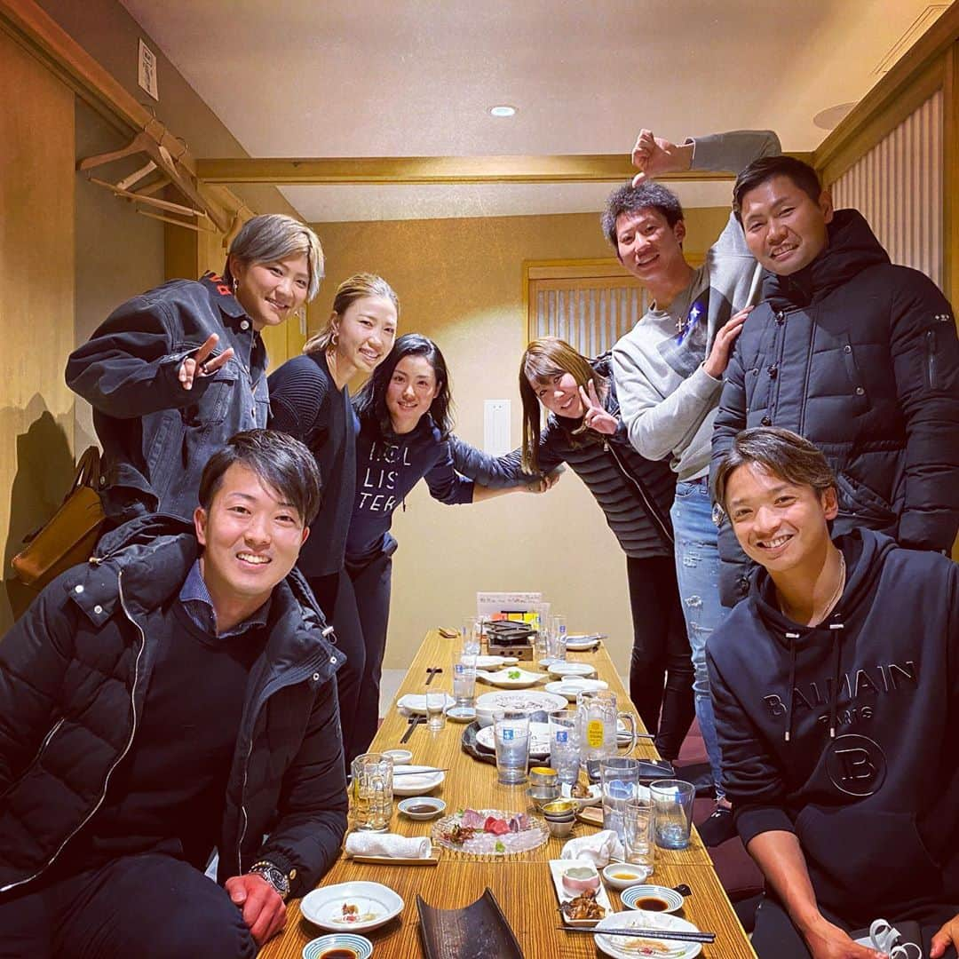 上田桃子さんのインスタグラム写真 - (上田桃子Instagram)「アスリート会⚡️ みんな合宿で宮崎にいたので 今シーズン頑張りましょう🔥と。  ほぼ、まみちゃんと真砂君の話しでずっと笑ってた記憶しかないw  みんな怪我なく、いいシーズンをおくれますように☘」2月20日 21時14分 - momoko3030