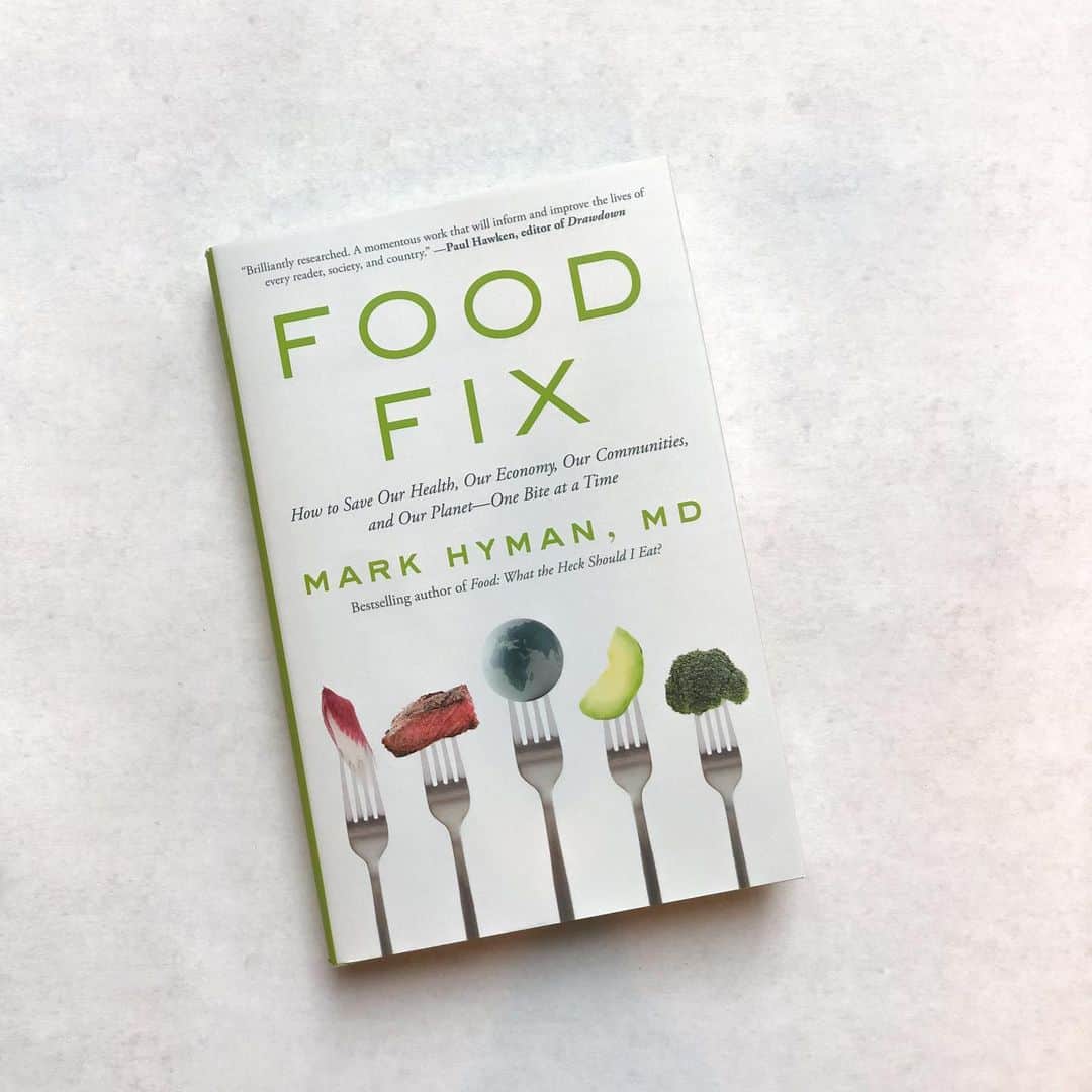 ヒュー・ジャックマンのインスタグラム：「Did you know that by supporting certain companies that practice regenerative agriculture, we are actually contributing to the REVERSAL of climate change? Learn more in this book. #FoodFix by @drmarkhyman」