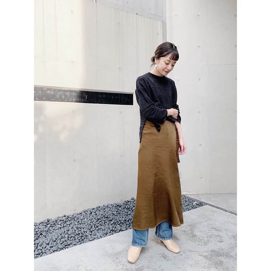 川島幸恵さんのインスタグラム写真 - (川島幸恵Instagram)「🖤🖤🖤﻿ ﻿ お気に入りの透かし柄ニット🧶﻿ ﻿ インナー次第でスタイリングが楽しめちゃう万能ニットです🥳✨﻿ ﻿ #SHENERY_official﻿ #knit #SHENERY﻿ #skirt #lacausa #denim #vintagelevis #646﻿ #fashion #styling﻿ #spring」2月20日 21時13分 - sachie118