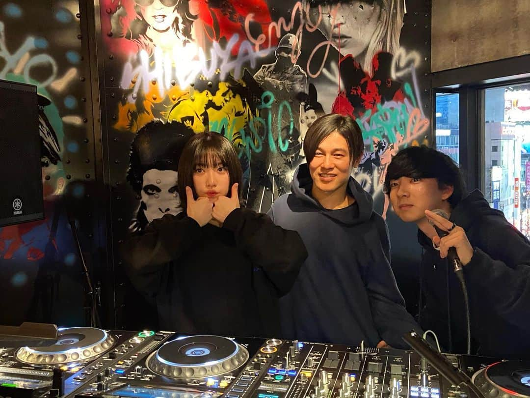 DE DE MOUSEさんのインスタグラム写真 - (DE DE MOUSEInstagram)「‪渋谷 @MAGNET109 で  #00motionRadio vol.05 by @yackle_yyy , @rinne1211でした‬ ‪来ていただいた方、聴いていただいた方、ありがとうございました😊‬ ‪楽屋で喋ってるみたいなゆるい感じで楽しかったです🤗‬ ‪#dédémouse #dedemouse #デデマウス #yackle #吉田凛音 #blockfm #magnet109」2月20日 21時31分 - dedemouse99