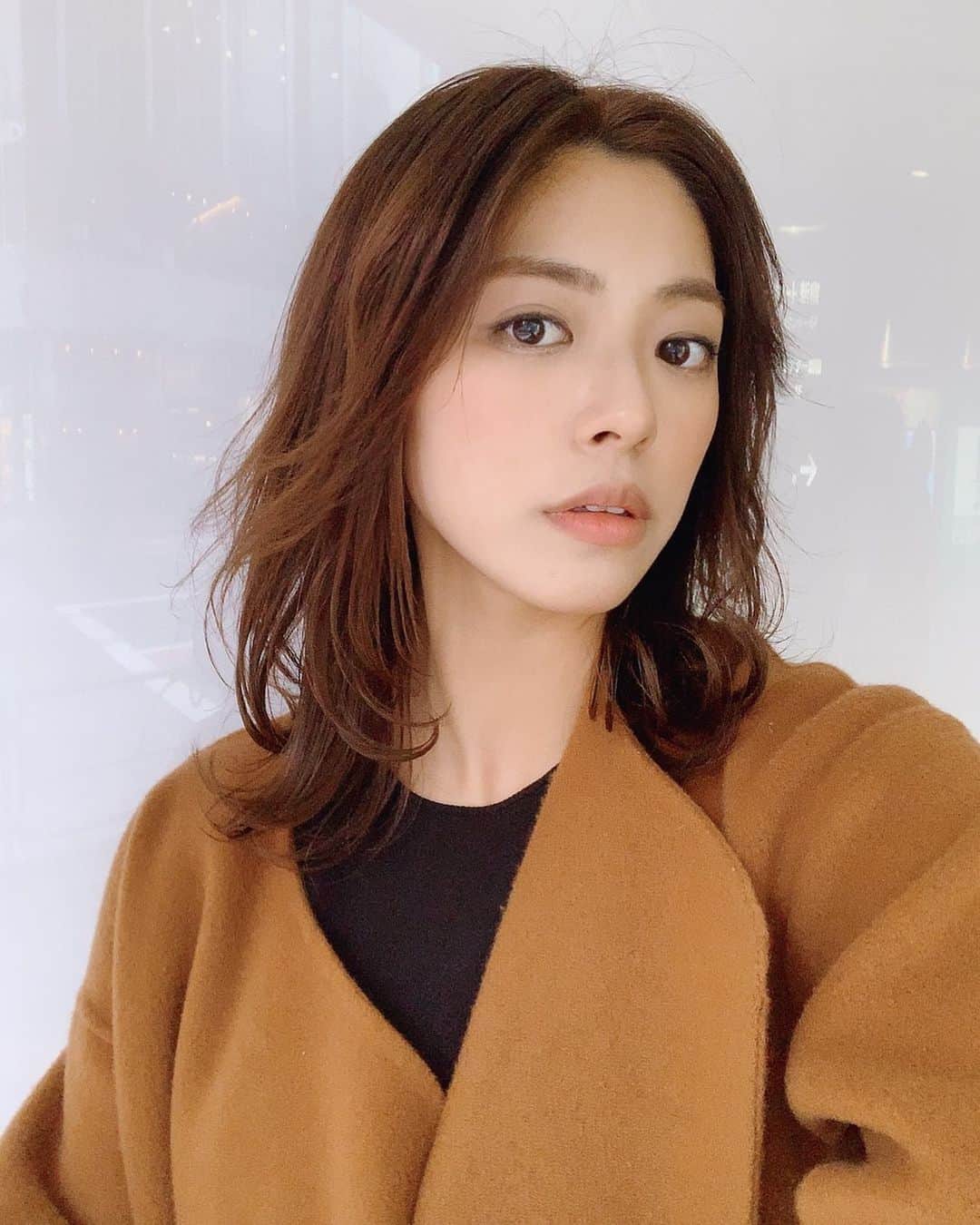 わちみなみのインスタグラム：「@log_kenjikarasawa  毛先そろえて、カラー明るくしていただきました✨✨ 🧡🧡🧡 #カラーチェンジ #カラー」