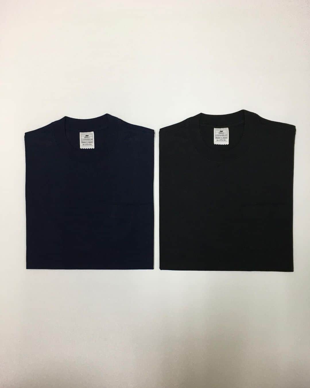 ループウィラーさんのインスタグラム写真 - (ループウィラーInstagram)「「LW56 無地ポケットTシャツ」が入荷いたしました！ . 今の季節はジップパーカやカーディガンのインナーとして、春から夏は1枚でサラッと、1年中大活躍なアイテムです。 カラーはホワイト、マリン、ブラックと、新色のオリーブ、セージ、アトミックグリーンを加えた計6色展開になります。 サイズはカラーにもよりますがXS〜XLまでの5サイズ展開で販売価格は7,150円（税込）となります。 . LW吊り編み天竺のしなやかで優しい風合いの素材を是非お試しください。 明日も12時〜19時半で皆さまのご来店をお待ちしております💁‍♂️ . . #ループウィラー #吊り編み #スウェット #定番 #日本製 #ループウィラー大阪 #lw大阪 #和歌山 #大阪 #南船場 #時尚 #옷스타그램 #오사카  #loopwheeler #tsuriami #sweat #sweatshirts #madeinjapan #lwosaka #japan #wakayama #osaka #minamisenba #wear #fashion」2月20日 21時26分 - loopwheelerosaka