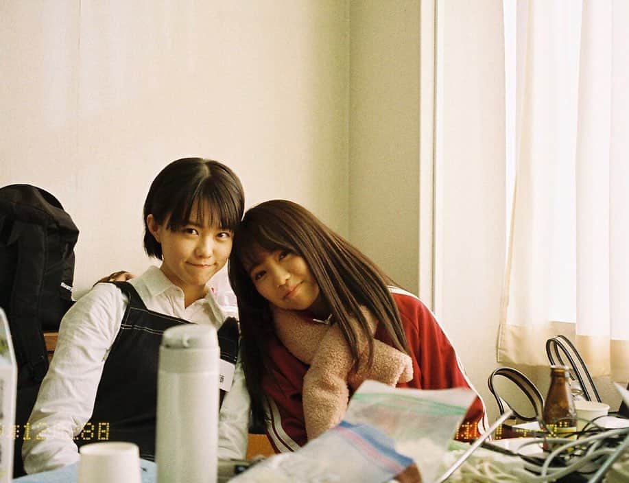 志田彩良のインスタグラム：「・ 今夜は、ゆるキャン△第7話！！⛺️ ・ みんなのキャンプシーンを見ていると キャンプに行きたくなっちゃう〜 ・ 写真は優乃ちゃんと😘 photo by @momoko__tanabe」