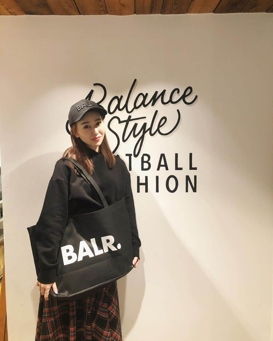 小林香菜さんのインスタグラム写真 - (小林香菜Instagram)「. BALR.の展示会に行って来ました🧚‍♂️ かわいいの沢山☺️✨ 私の好きそうな物沢山あった🥰 届くの楽しみだな🤫 . #balr #ボーラー　#展示会」2月20日 21時43分 - kanaful