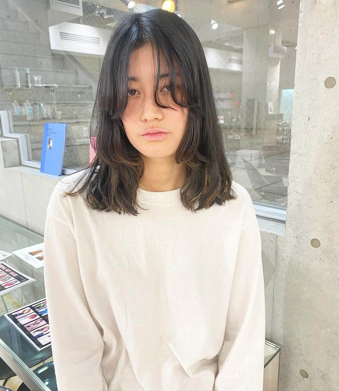 Sachiさんのインスタグラム写真 - (SachiInstagram)「W balance . New geek hair @kayakon  いつでも、かやらしいかやが大好き。 ダサくていい感じを、毎回一緒に探してるよねあたち達。🤲🏻 . Always thanks ! Big LoVE . #shima#hair#cut#girl #japanesegirl#japanesemodel  #tokyo#girlspower  #shima_sachi」2月20日 21時58分 - sattyyyyy
