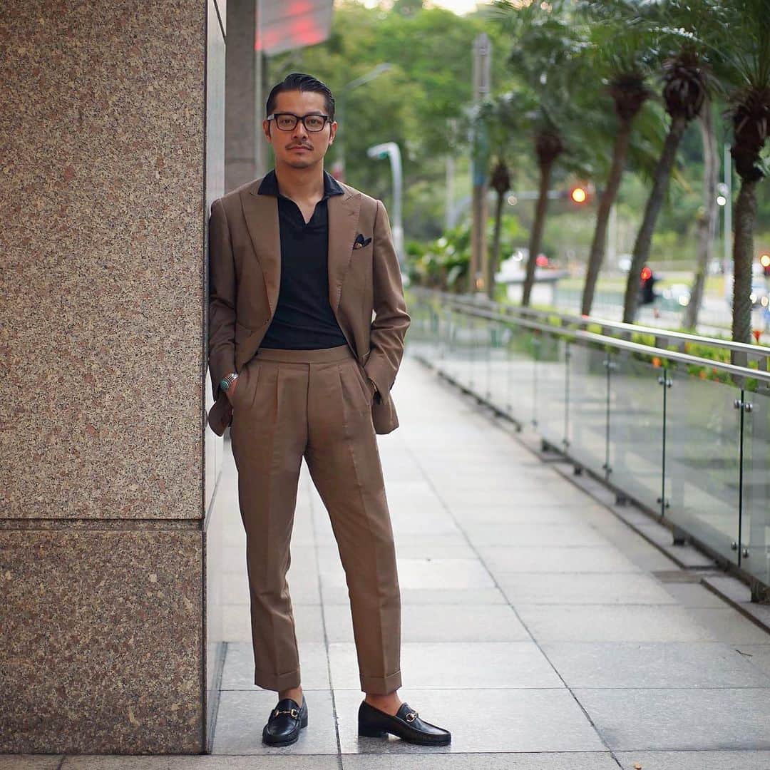のインスタグラム：「“effortless classic style...” ———————————————————————— Photography @kens_cc  #ringjacket #gucci #guccishoes #gransasso #newcolonialstyle #jetset #singapore #luxuryresort #colonyclothing #singaporelife #singaporestyle  #lifestyle #fashion #mensfashion」