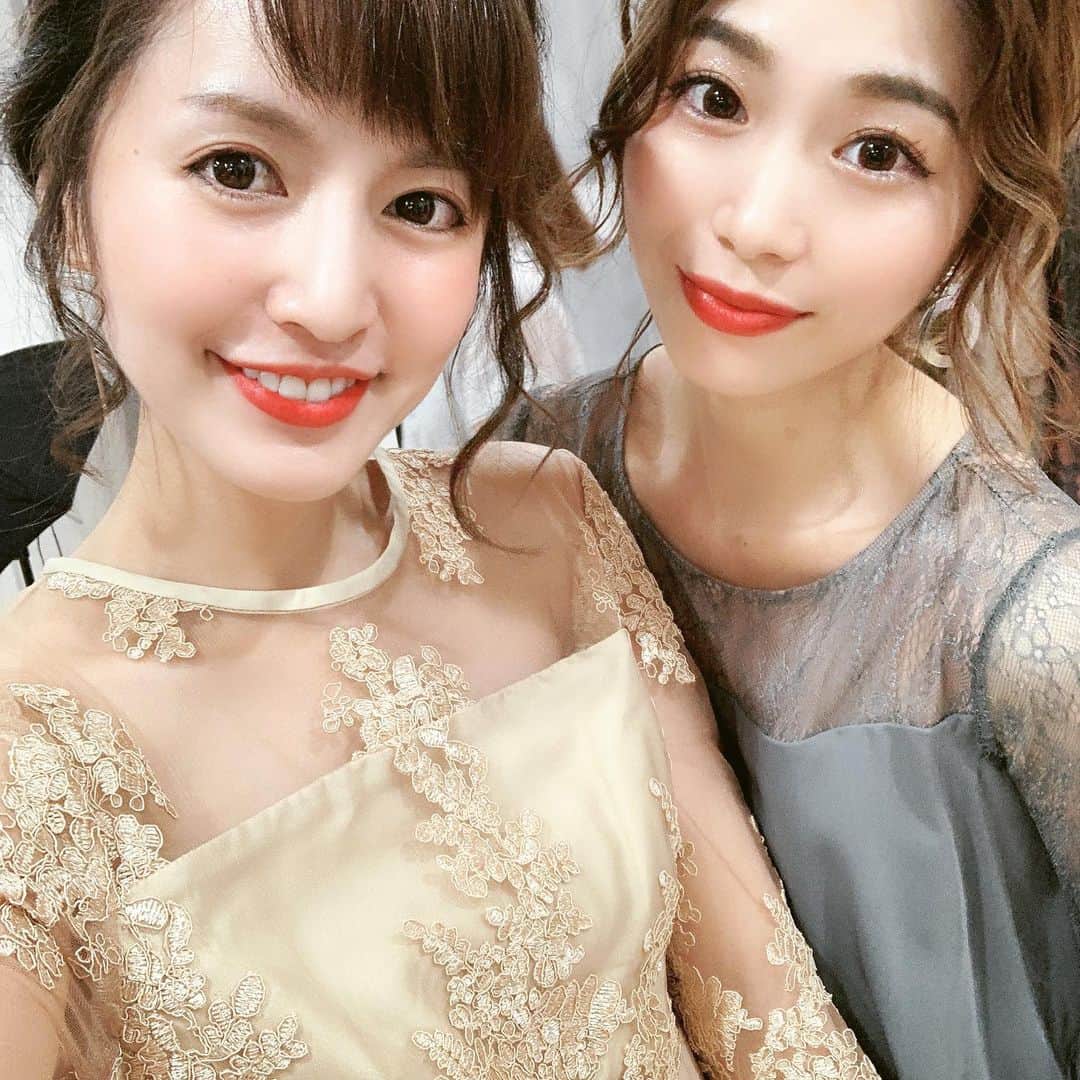 浜田真衣のインスタグラム：「6号雑誌撮影のオフショっと♡  これからも、わくわくするもの 好きなことに触れ続ける 人生にしていきたい😍 絶対に！  #monaカフェ #浜田真衣 #ドレスコーデ #aimer #ドレスアップ  #dresscode」