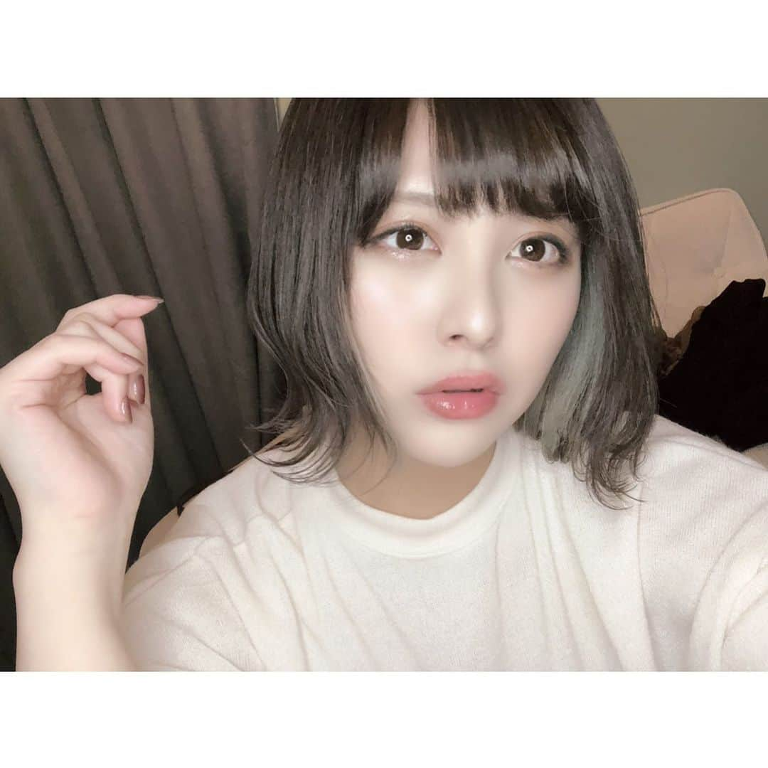 佐藤栞さんのインスタグラム写真 - (佐藤栞Instagram)「にゅうへあー。 毎度毎度かわいくしてくれる彩さんに感謝🙏🥺✨✨ . #newhair #haircolor #グレージュ #インナーカラー #freera」2月20日 22時20分 - bookmarker_23