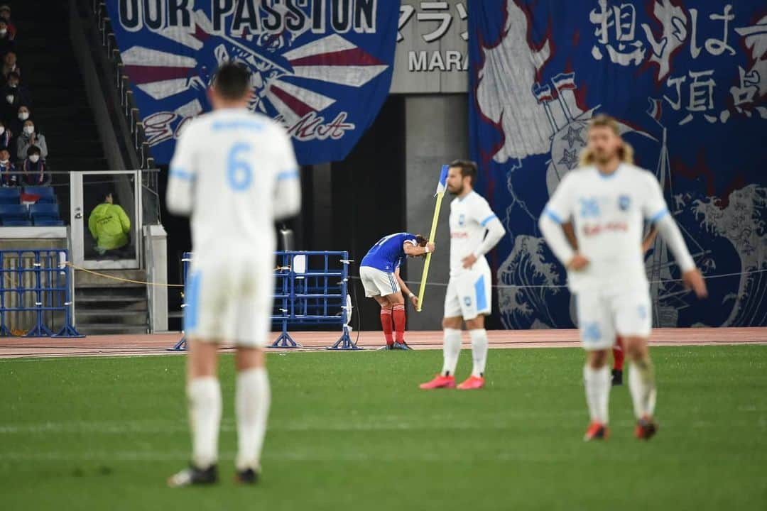 松原健さんのインスタグラム写真 - (松原健Instagram)「NICE GAME💪  #fmarinos #最初誰の誕生日か気づかなかったよ #みんな気づいた途端帰るのやめてよね #ブンちゃん最後まで一緒にいてくれてありがとう #良いこのみんなよく聞いてね #自分で倒したコーナーフラッグは #自分で直そうね #倒れたフラッグを見てたら #お前直してこいよ的な空気出てたよね #すべてはマリノスのために」2月20日 22時27分 - 27matsubaraken27