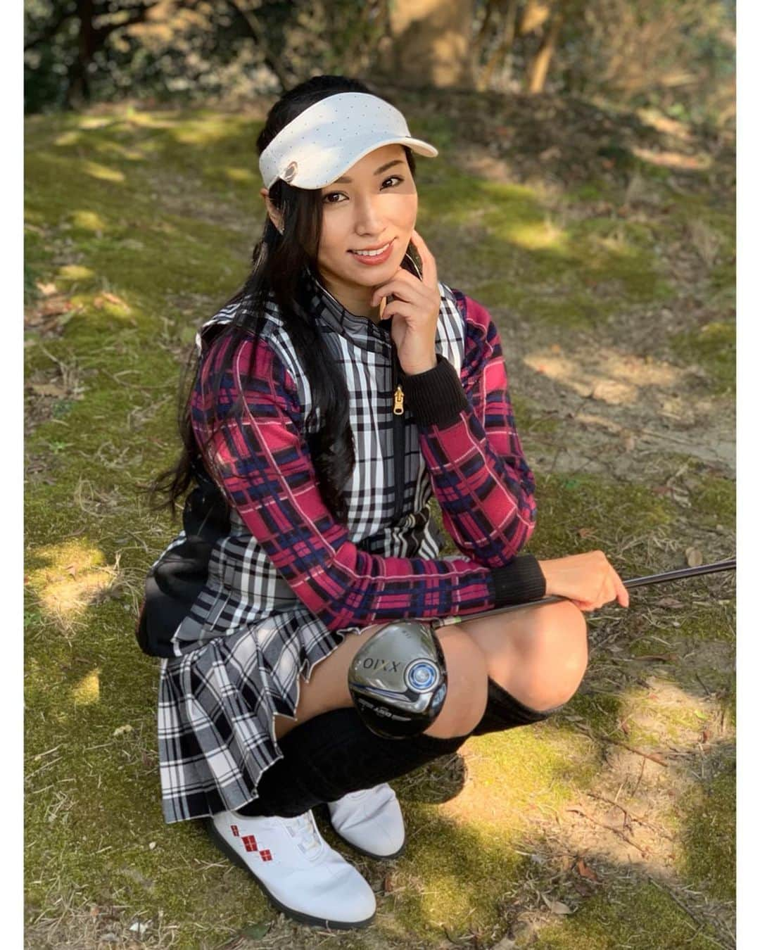 神戸麻衣さんのインスタグラム写真 - (神戸麻衣Instagram)「半年ぶりのコース⛳️ 朝、前が詰まっててスタートが30分遅れ😂笑 これなら練習できたじゃーん！！ って言いながら、後半だんだん調子良くなって行く私🏌️‍♀️ . . トップス、ベスト、スカートは、 レディースアパレルのゴルフライン🌸 rienda suelta golfの冬ウェア☺️❄️ スカートは中がパンツになってるから安心♪ ポケットもたくさんついてて便利です💓 実はこのベスト、リバーシブルになってるの😳‼️また載せます✨ rienda suelta golfのウェアは、私服でも着られるかわいさでお気に入り☺️💕 @riendasuelta_golf . . #sports #sportsgirl #スポーツ女子 #スポーツ #ゴルフ #ゴルフ女子 #golf #司会 #mc #model #リポーター #モデル #reporter #ナレーション #ナレーター #神戸麻衣  #ゴルフ初心者 #riendasuelta #riendasuelta #riendasueltagolfline #riendasueltagolf #リエンダスエルタ #リエンダスエルタゴルフ」2月20日 22時51分 - mai_g916