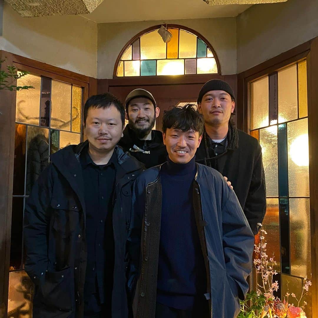 谷正人のインスタグラム：「今夜は久しぶりに相澤さん！ ファッションからビジネスからサッカーまで、楽しいゴハンでした^_^ #相澤陽介　#whitemountaineering」