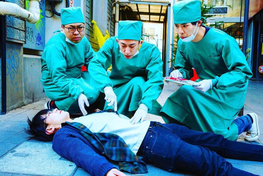 怪奇！YesどんぐりRPGのインスタグラム：「無菌外 むきんそと﻿ ﻿ #怪奇yesどんぐりrpg #サツマカワrpg #yesアキト#どんぐりたけし #プレイヤーチェンジ #一青窈 #手術 #下北沢 #野外 #オペ #医療 #マスク #オープン #Mac #bbq #doctor #funny #outdoor #out #japan #japanese #お笑い #operation #surgery #Sterile #room #プリクラ #photography #instagood #サブカル」