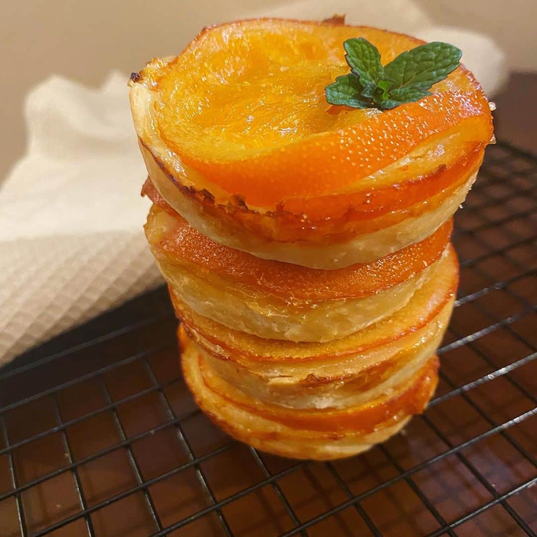 エイミーのインスタグラム：「ネーブルオレンジとホワイトチョコのタルト🍊」