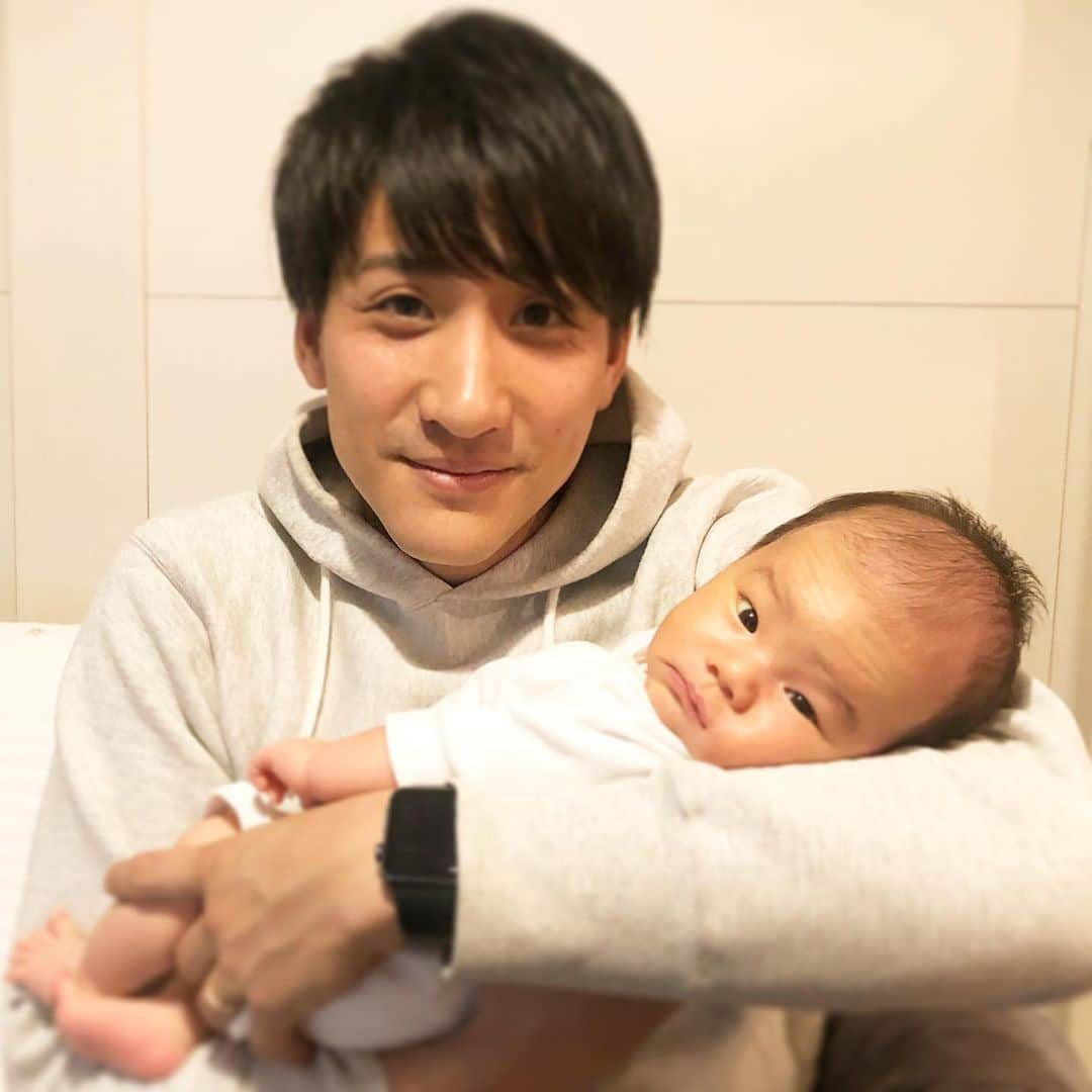 山本紘之さんのインスタグラム写真 - (山本紘之Instagram)「・ たけしパパ ・ ・ 田中家の赤様に会いに行ってきました。ずっと見ていられた。そして毅さんが完全に父親の顔になっていました。赤様もしっかりカメラ目線。おぬし、なかなかやるのう。 ・ ・ #田中毅アナ #パパ #赤ちゃん #ようこそこちらの世界へ」2月20日 23時11分 - yamamoto_hiroyuki.ntv