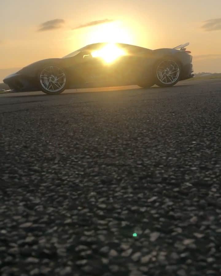 ニック・ハイドフェルドのインスタグラム：「Got lucky with the sun behind the camouflaged @automobilipininfarinaofficial Battista during a photoshoot the other week . . . #automobilipininfarina #battista #fullyelectric #hypercar #sunset #battistacomingtolife #car #carlovers #camo #supercar #photoshoot #runway」