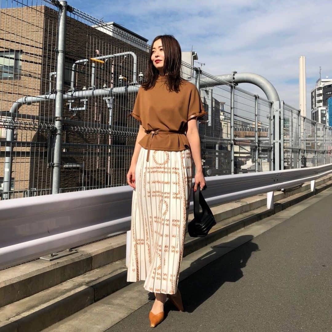 のインスタグラム：「2月21日(金) NEW ARRIVAL ♥ ・ ・ CHAPLIN MESSAGE LOGO PLEATS SKIRT WHT / ORN S / M ¥17,500 (+tax) ・ @aym__319  174cm / Mサイズ ・ ・ #ameri #amerivintage #アメリ #アメリヴィンテージ #skirt #スカート#ヴィンテージ #SS #shinjuku #lumine2 #ameri新宿」