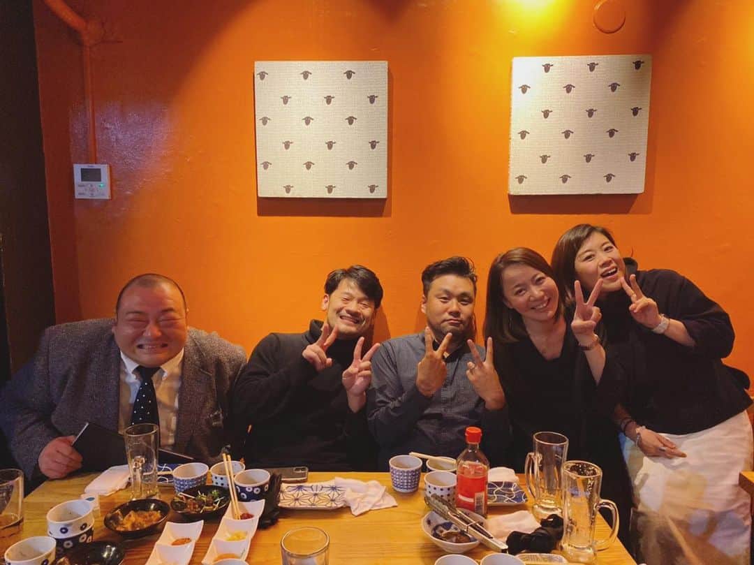 石川龍のインスタグラム：「大切な大切な前職の仲間との同窓会！コーポレートブランディングとか、eスポーツの事業開発とか。答えがわからない課題に向かってみんなで知恵を出し合ってたくさん失敗しながら学んだ経験はとても大きな財産になっています！」