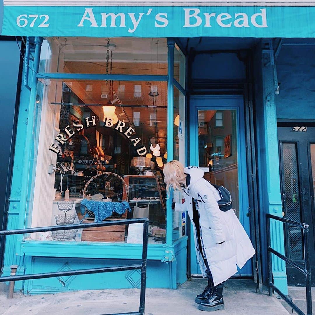 SHIZUKAのインスタグラム：「. Last breakfast in this little cafe in New York. I love this city and hopefully will be back here soon. . ここで朝ご飯を食べて、これからダラスに帰る！ ニューヨークは夢で溢れた街だったな〜また来たい〜」