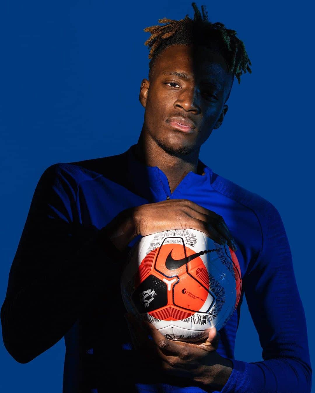 チェルシーFCさんのインスタグラム写真 - (チェルシーFCInstagram)「The new @NikeFootball '@PremierLeague Tunnel Vision Merlin' ball, which we will use for the first time on Saturday against Spurs! 🔥⚽️ @rjames @masonmount10 @tammyabraham1 #CFC #Chelsea」2月20日 23時44分 - chelseafc