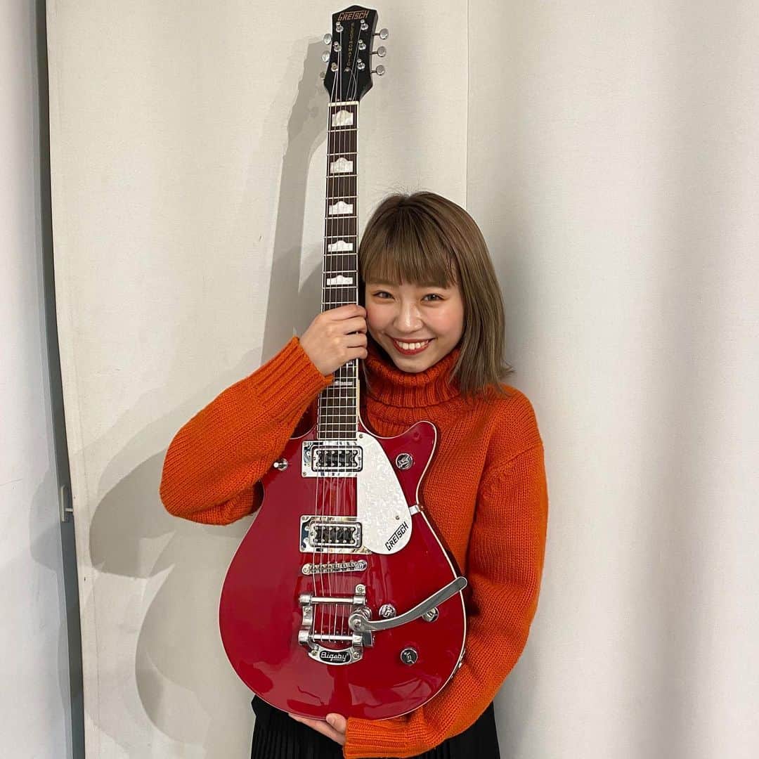 大矢梨華子さんのインスタグラム写真 - (大矢梨華子Instagram)「新しい相棒(ギター)が仲間入りしました🎸﻿ ﻿ これから一緒に沢山の景色をみて思い出をつくっていこうね！」2月20日 23時47分 - rikako_ooya