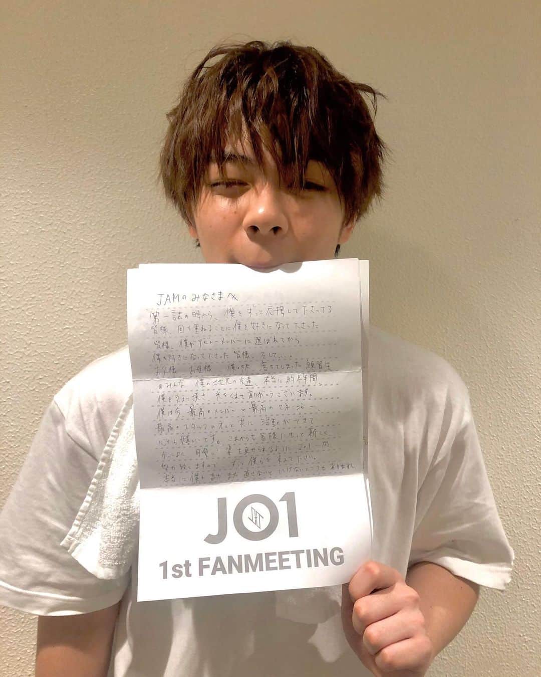 鶴房汐恩（JO1）さんのインスタグラム写真 - (鶴房汐恩（JO1）Instagram)「JO1の公約実践 #1 「鶴房汐恩」 "JAMの皆さんの前で手紙を読む" 大阪ファンミーティングにて、感謝の気持ちを込めて手紙を読みました。  この模様は、明日JO1公式YouTubeと後日GYAO!にて公開致します。 • ➖➖➖➖➖➖➖➖➖➖➖➖➖➖➖➖➖ #tsuruboshion #tsurubo #shion #鶴房汐恩 #JO1 #JAM #produce101japan #japan #jpop」2月20日 23時49分 - tsuruboshion_jo1