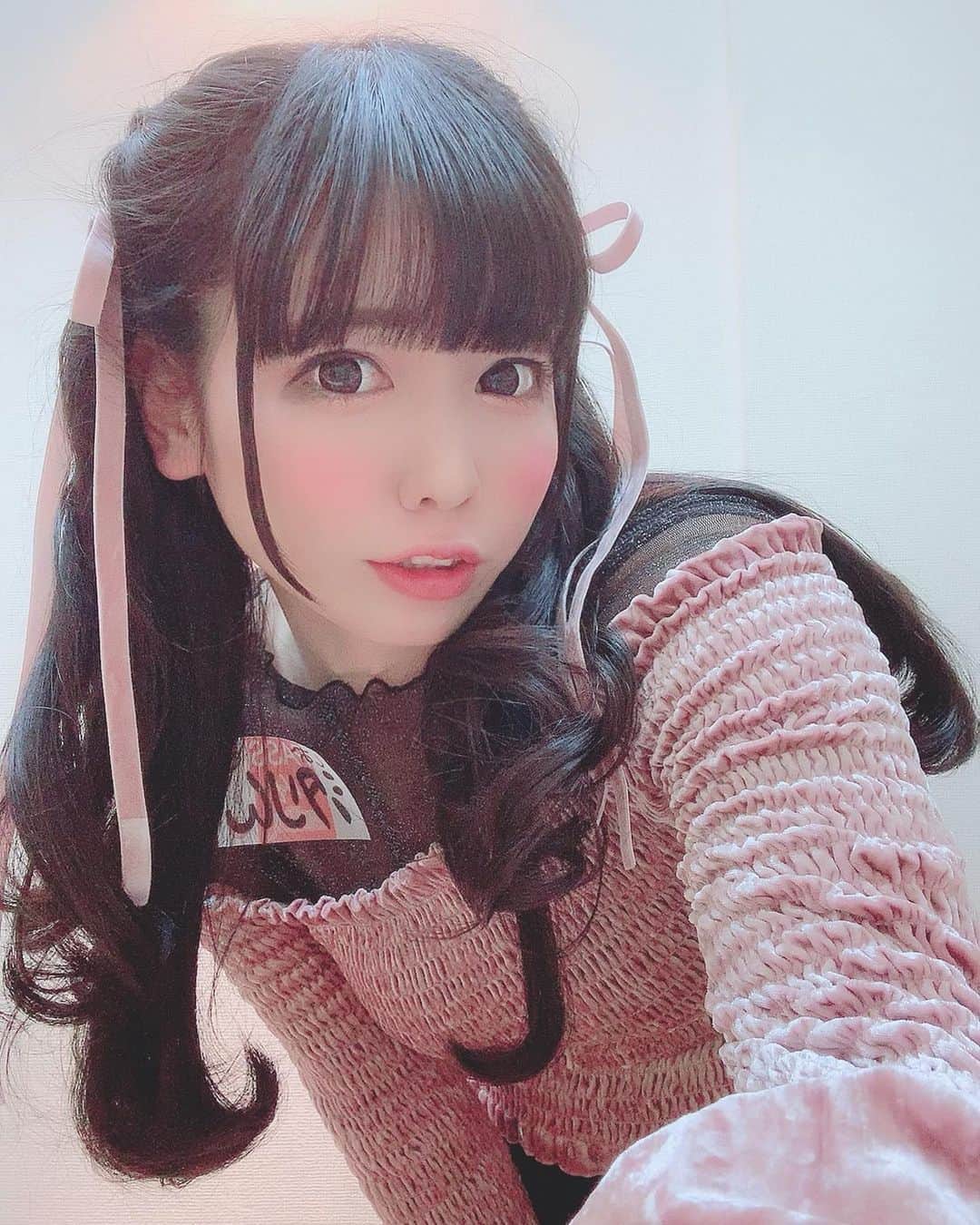 のインスタグラム：「🎀 ♡ 🎀 ♡ (Ｕ∩ 'ᴗ' ∩Ｕ) #恋汐りんご #恋汐りんごのつくりかた #japanesegirl  #idol  #japaneseidol」