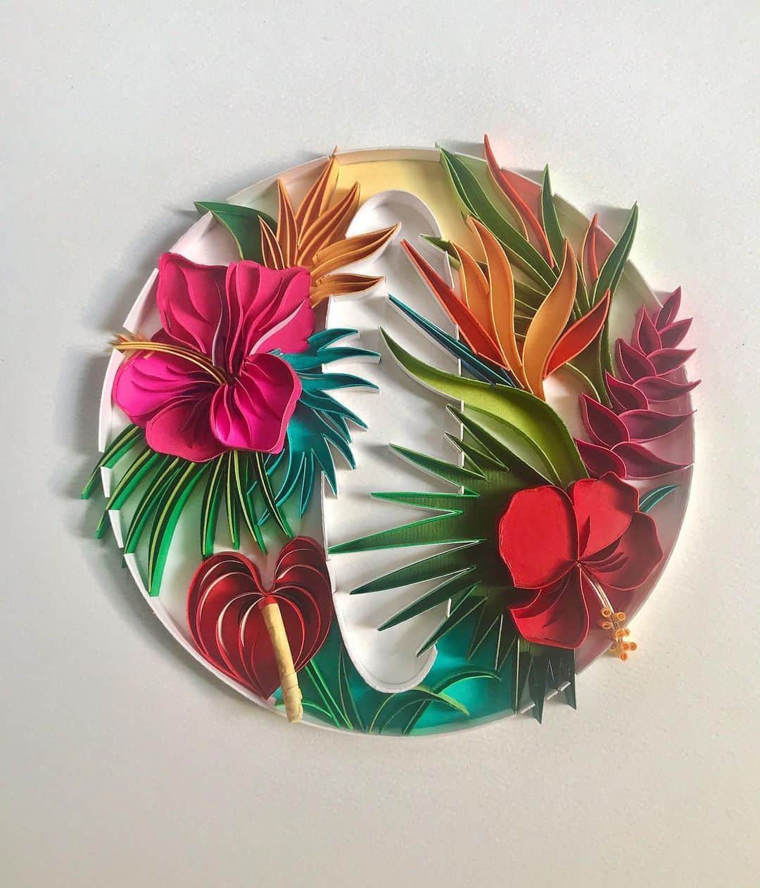 Sabeena Karnikさんのインスタグラム写真 - (Sabeena KarnikInstagram)「‘O’ asis of tropical flowers : Letter O Available for purchase via link in bio . . Consisting of Hibiscus, Anthurium, Bird of Paradise, Heliconia, Alpinia and palms.  Taking inspiration from the botanical gardens I have visited in Rio and Singapore 🌺」2月20日 23時53分 - sabeenu