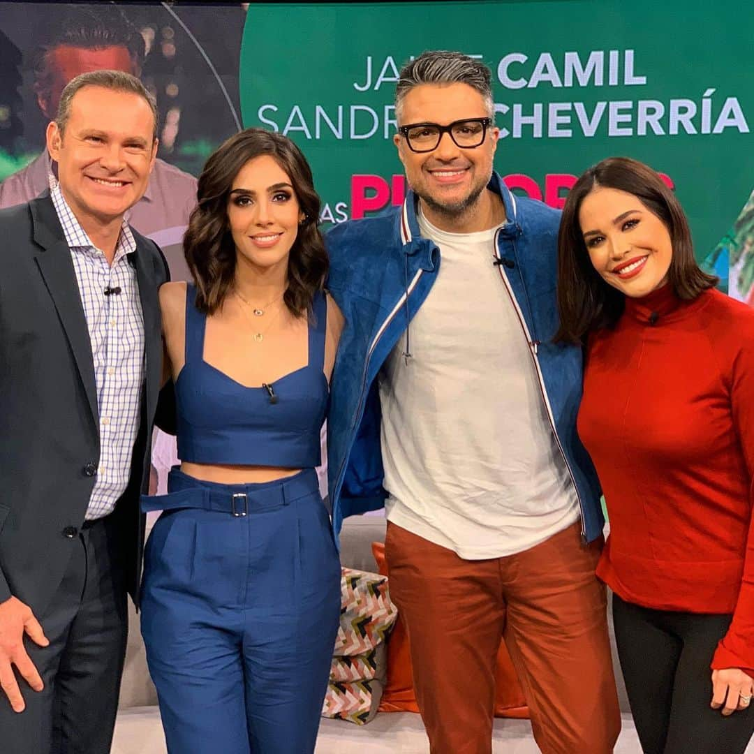 Despierta Americaさんのインスタグラム写真 - (Despierta AmericaInstagram)「@jaimecamil  y @sandraecheverriaoficial  llegan a invitar a todo el público latino a ver @pildorasdeminovio  mañana en todas las salas del país 🇺🇸」2月20日 23時56分 - despiertamerica