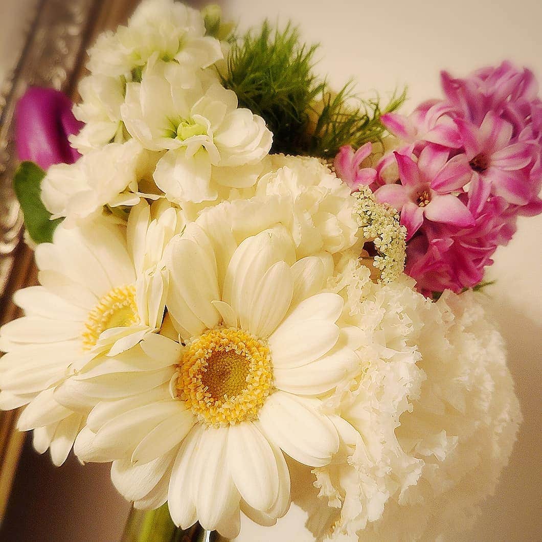 CHIKAさんのインスタグラム写真 - (CHIKAInstagram)「. Thank you so much!!😚💗 . 幼馴染のIちゃん♡毎年息子にバレンタインチョコありがとう👦✌️❤(写真撮る前に食べ尽くしちゃった💧) . #Flower #Thankyou #LOVE #ココちゃん」2月21日 0時05分 - chika72714