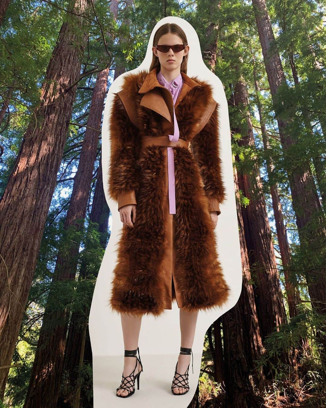 ステラ・マッカートニーさんのインスタグラム写真 - (ステラ・マッカートニーInstagram)「Rug up in #FurFreeFur. Discover new seasonal pieces in-store and online now.  #StellaMcCartney」2月21日 0時18分 - stellamccartney