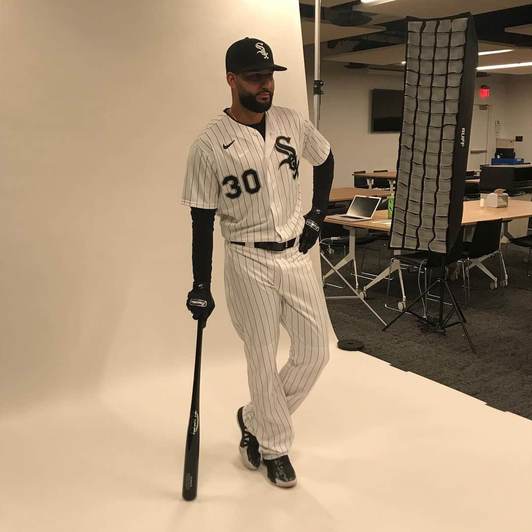 ノマー・マザラのインスタグラム：「🤩🖤🤍🙏🏼 #whitesox」