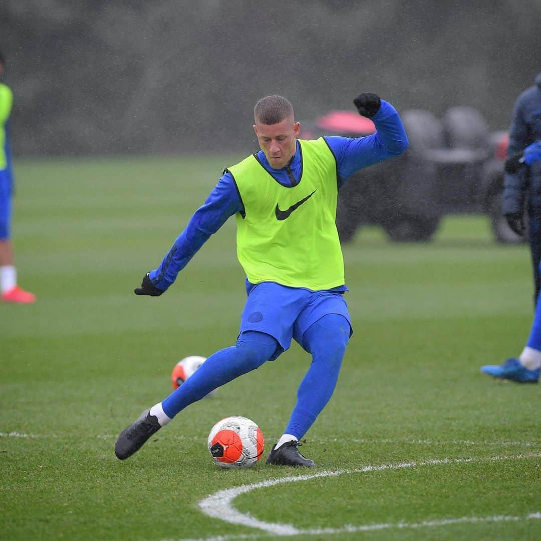 ロス・バークリーさんのインスタグラム写真 - (ロス・バークリーInstagram)「Good training session today. ⚽️👌🏻」2月21日 0時21分 - rossbarkley