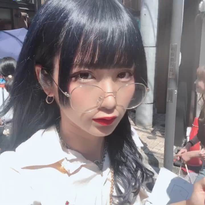 うみのういのインスタグラム：「ねいびーかあいいね  #角色扮演 #일상룩 #데일리룩 #데일리룩코디 #패션 #오오티디 #옷스타그램 #셀카 #얼스타그램 #fashionista #fashion #ootd #ウルフカット #シルバーアッシュ #グレージュ #ネイビーカラー #ネイビーブルー #haircolor #portrait #ポートレート #ポートレート女子」