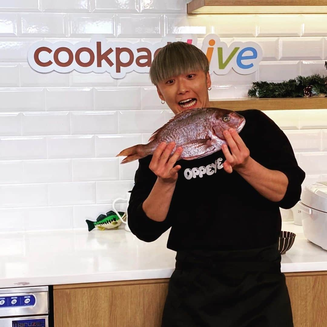 大野雄大さんのインスタグラム写真 - (大野雄大Instagram)「今日もcookpadLIVE、 マッスル大漁飯をご覧下さった皆様、ありがとうございました😊  今日の料理は 鯛のダブルトロロ蒸しでした 美味しかったなぁ。。 次回の3月は何の魚を捌くのかな？^ ^」2月21日 0時27分 - da_ice_udai