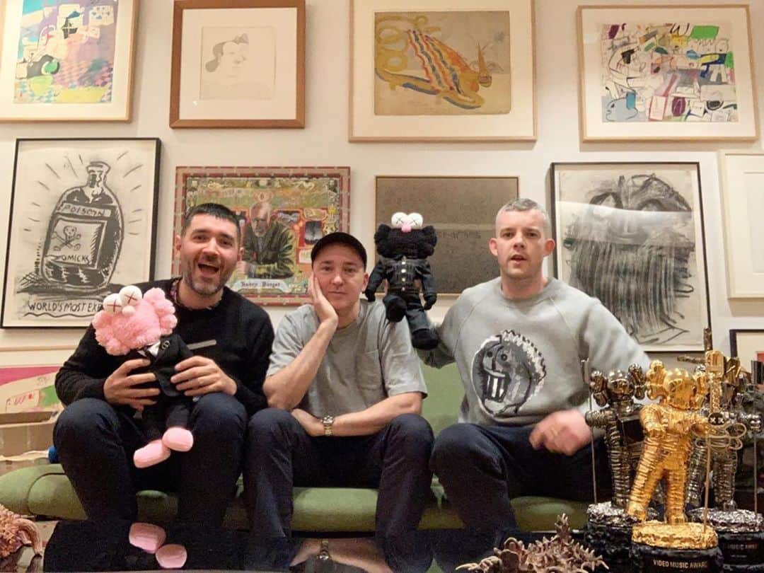 KAWSONEさんのインスタグラム写真 - (KAWSONEInstagram)「#Repost @talkart ・・・ ❤️🎨🎧🎤🤩💫 @KAWS meets @TalkArt OUT NOW!!! NEW EPISODE!!!! Russell & Robert meet artist Brian Donnelly aka #KAWS at his Brooklyn studio for a rare glimpse into the private world of one the world's most iconic creative figures.  KAWS engages audiences far beyond the museums and galleries in which he regularly exhibits. His prolific body of influential work straddles the worlds of art and design to include paintings, murals, large-scale sculptures, street art, graphic and production design. Over the last two decades KAWS has built a successful career with work that consistently shows his formal agility as an artist, as well as his underlying wit, irreverence, and affection for our times. The nature of his work possesses a sophiticated humour and thoughtful interplay with consumer products and collaborations with global brands from #DIOR (with @mrkimjones), to his own, now dormant, streetwear label #OriginalFake.  Follow @KAWS on Instagram or visit www.KawsOne.com 🌟🌟🌟🌟🌟If you've enjoyed this episode, be sure to leave us a review on @ApplePodcasts or email talkartpodcast@gmail.com as we love hearing your feedback! @talkart #KAWS」2月21日 9時57分 - kaws