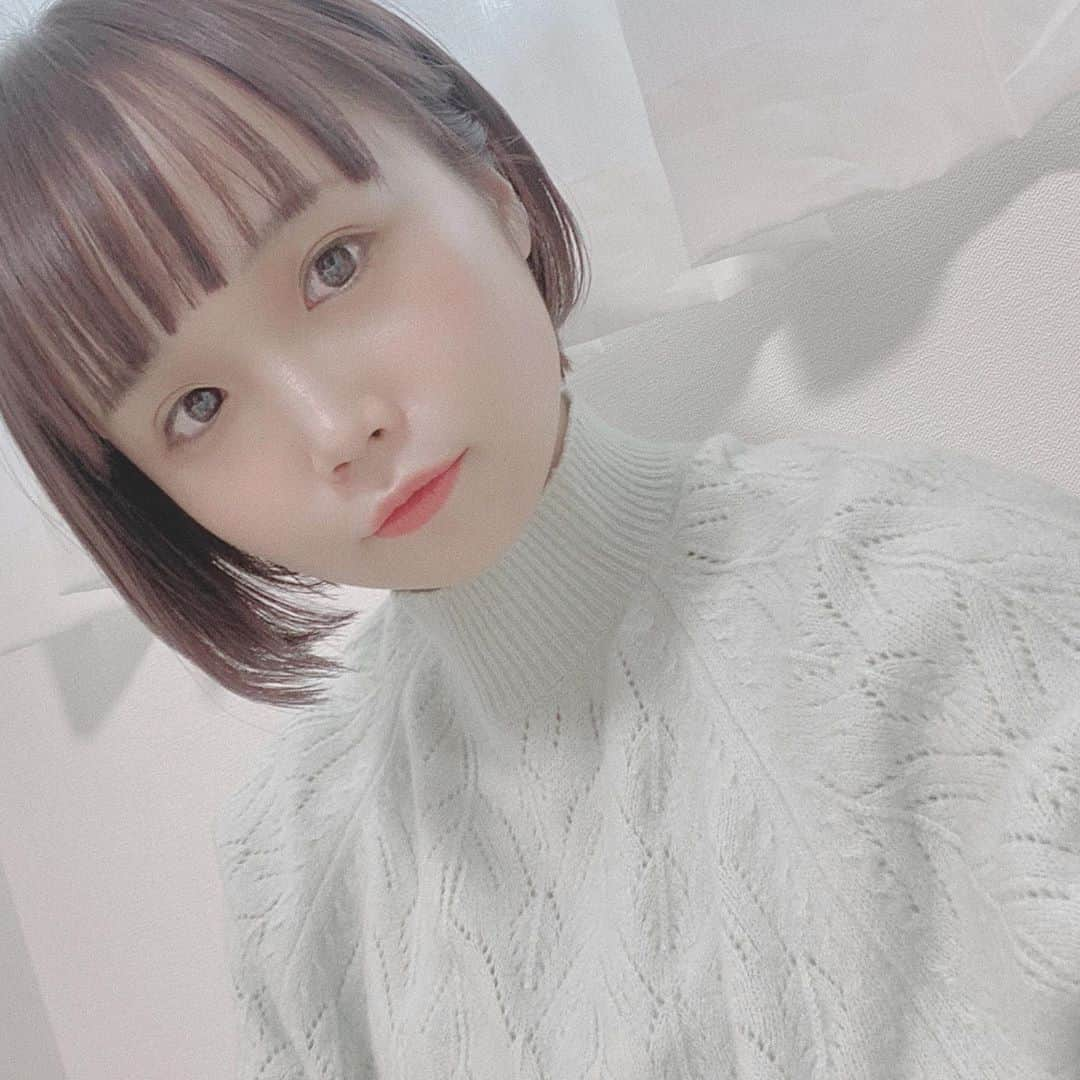 パ@小豆さんのインスタグラム写真 - (パ@小豆Instagram)「‪✂︎‬🍫‪✂︎‬﻿ ﻿ ﻿ ﻿ ﻿ ﻿ ﻿ ﻿ ﻿ ﻿ ﻿ ﻿ #pizzicato #ショートボブ #髪切った #インスタ更新し無さすぎ？ #ストーリーズだけじゃだめよね #Twitterと #インスタの投稿と #ストーリーズ #何をどうしたらいいの？？ #教えて #助けて #あと最近 #自撮りが #恥ずかしい #助けて」2月21日 9時57分 - pkpk_azs