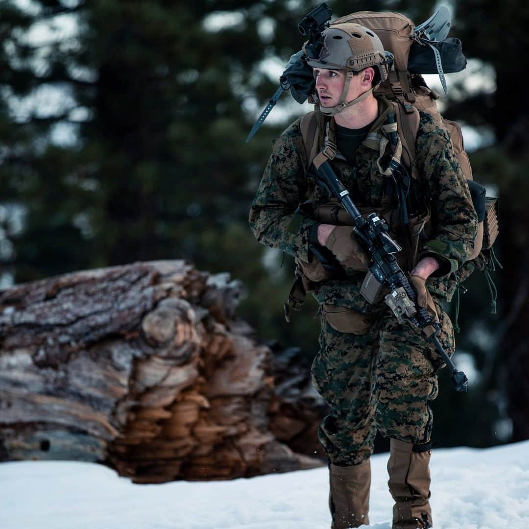 アメリカ海兵隊さんのインスタグラム写真 - (アメリカ海兵隊Instagram)「Chill Out  A Marine with 3rd Platoon, Force Reconnaissance Company (FORECON), 2nd Reconnaissance Battalion, @2dmardiv, treks across the winter terrain during an exercise aboard Mountain Warfare Training Center in Bridgeport, California. The exercise provided FORECON the ability to further their competency in cold weather environments. (U.S. Marine Corps photo by Lance Cpl. Patrick King)  #USMC #Winter #FORECON #Marines」2月21日 10時00分 - marines