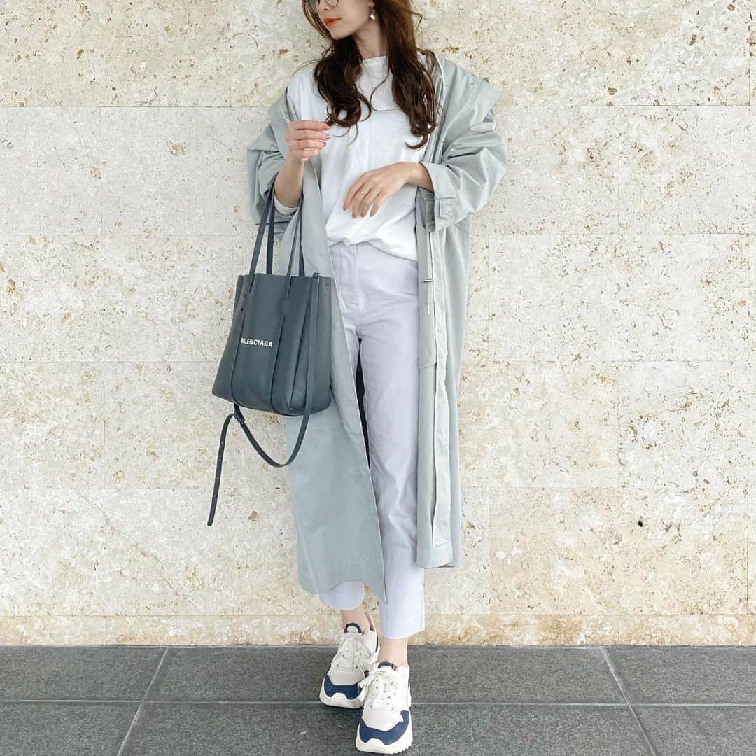 しばたあやなさんのインスタグラム写真 - (しばたあやなInstagram)「あったかいから めっちゃ薄着  土曜日から出勤しております🧡  #3150 #沖縄旅行  #お休みありがとうございます #ootd #今日のコーデ #美容師コーデ  #balenciagabag  #coachsneakers  #KBF」2月21日 10時01分 - ayamarjr.s
