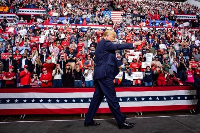 ドナルド・トランプさんのインスタグラム写真 - (ドナルド・トランプInstagram)「I was thrilled to be back in Colorado Springs tonight, beneath the majestic peaks of the Rocky Mountains, with thousands of terrific, hardworking American Patriots. With your help, this November, we are going to defeat the Radical Socialist Dems, and we are going to WIN Colorado!」2月21日 11時21分 - realdonaldtrump