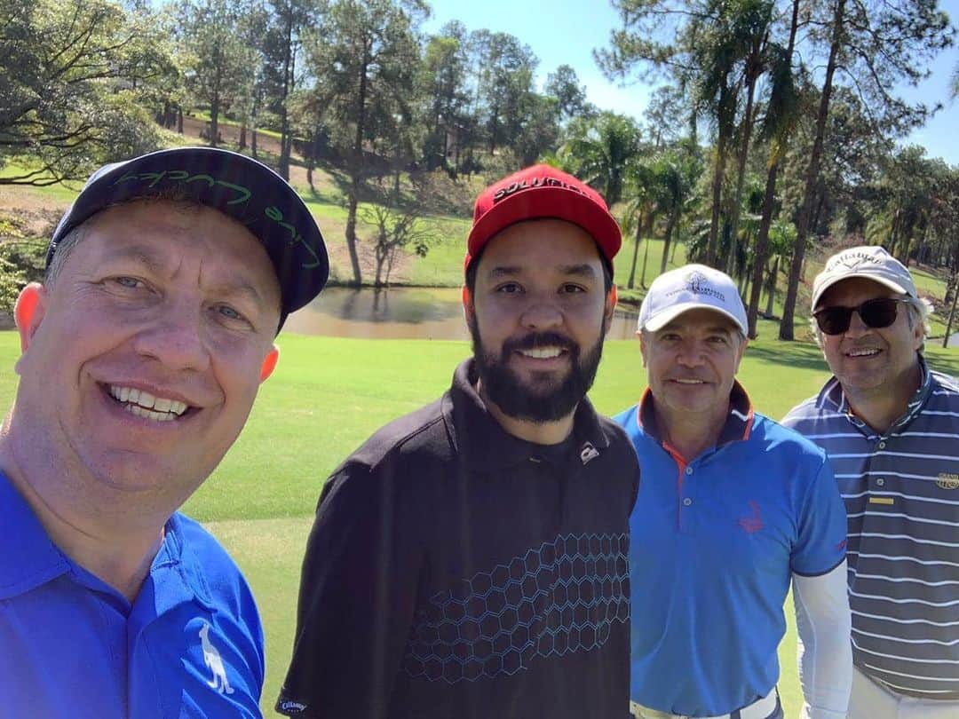 ウィリアム・アルジョナのインスタグラム：「#tbt de um dia especial praticando um esporte apaixonante! #golfe #golf #amigos #itu #terrasdesaojosegolfclub」