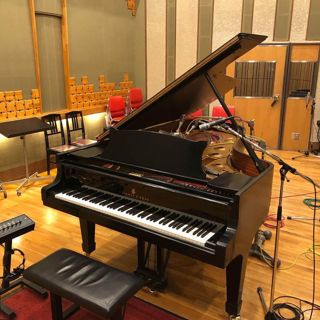 上杉洋史さんのインスタグラム写真 - (上杉洋史Instagram)「476770 C After I recorded my piano, we had 6-4-2-2 string section. Great sound. #piano #steinway #venue #today's piano #instapiano #pianophotography #recording」2月21日 2時25分 - uesugihiroshi