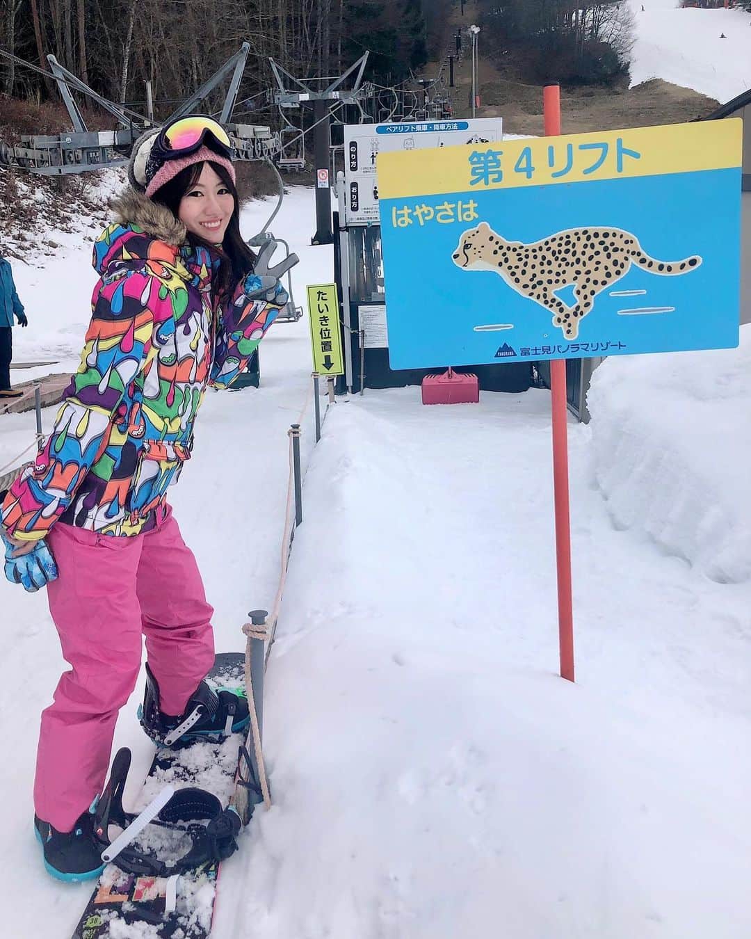 のインスタグラム：「. . スノボ行って来ました🙆‍♀️ 雪は少なめだったかな🤣 . . 暖冬☃️🏄‍♀️ . #スノボ#スノーボード#スポーツ大好き#雪#富士山#長野#富士見パノラマリゾート#snow#snowboarding#snowboard」