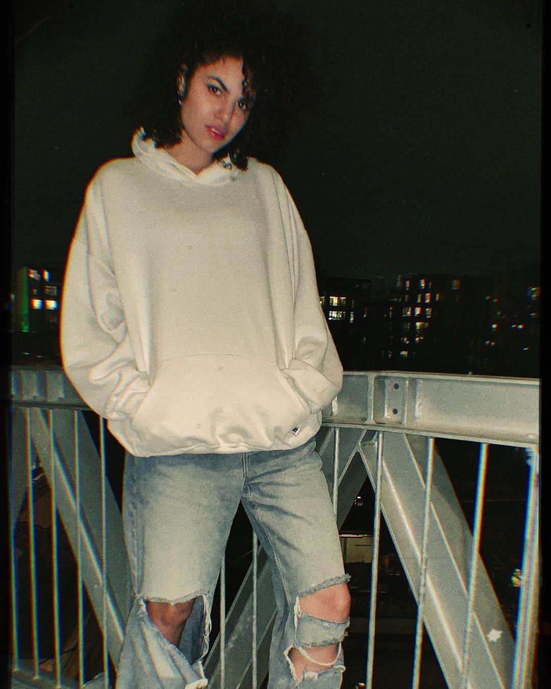Julianna Townsendさんのインスタグラム写真 - (Julianna TownsendInstagram)「Studio Session VIbE  Ripped Jeans 〰️#music#singer#sarahlake#cymo#noahzane#berlin#beggyclothes#rippedjeans」2月21日 2時39分 - julianna