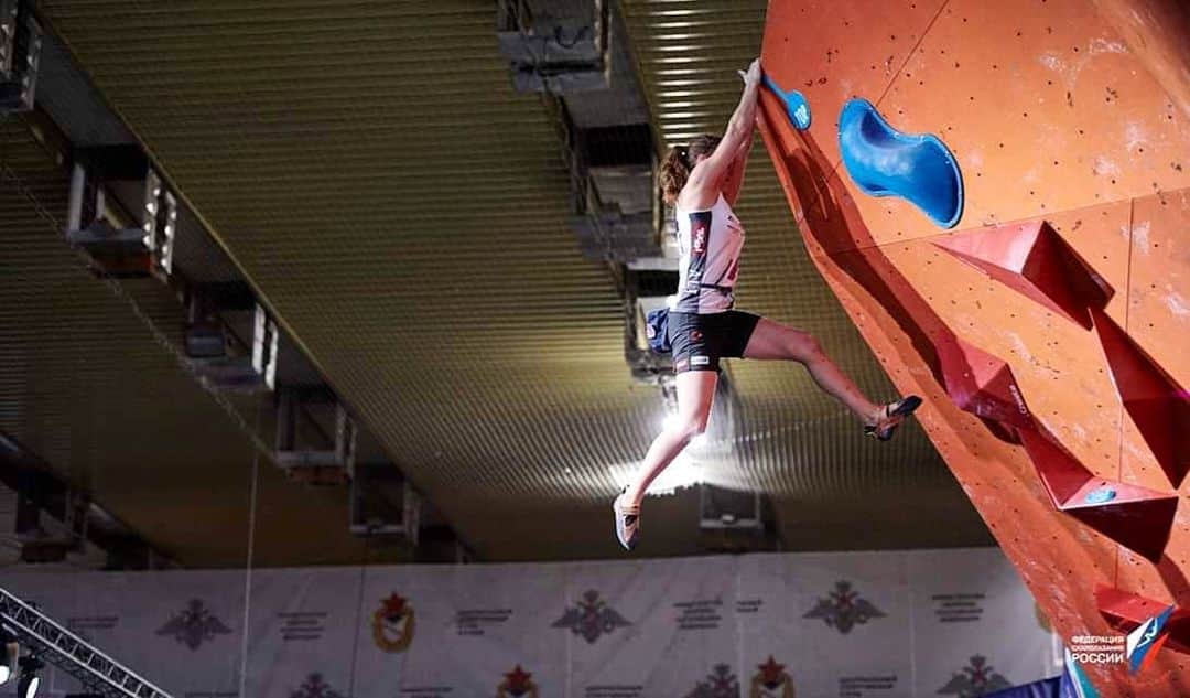 ハンナ・シューベルトのインスタグラム：「Lead selection went well🙌 Now it's time to try my best in Bouldering tomorrow 😊💪 Going for those top holds like in the picture 😜」