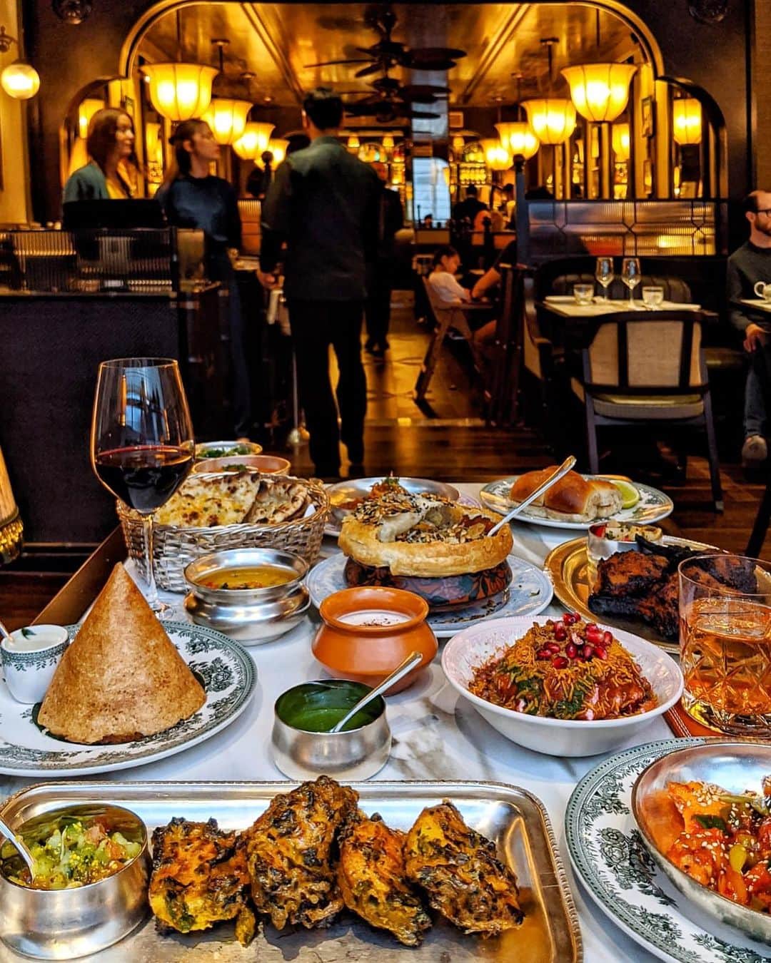 @LONDON | TAG #THISISLONDONさんのインスタグラム写真 - (@LONDON | TAG #THISISLONDONInstagram)「✨THE WAIT IS FINALLY OVER!✨ @clerkenwellboyec1 with one of my favourite restaurants ~ @GymkhanaLondon has just opened its doors!! 🇮🇳🏆🌠 || Highlights from our preview FEAST included the incredible duck dosa, fragrant butter chicken, beetroot raj kachori, kasoori chicken tikka, tandoori lamb chops, spicy goat keema and *THAT* muntjac biryani! All washed down with some brilliant cocktails 🥃 || Reservation lines are now open... TAG a friend who needs this! 🤤❤️ ______________________________________  @jks_restaurants #Gymkhana #Mayfair #ThisIsLondon」2月21日 3時00分 - london