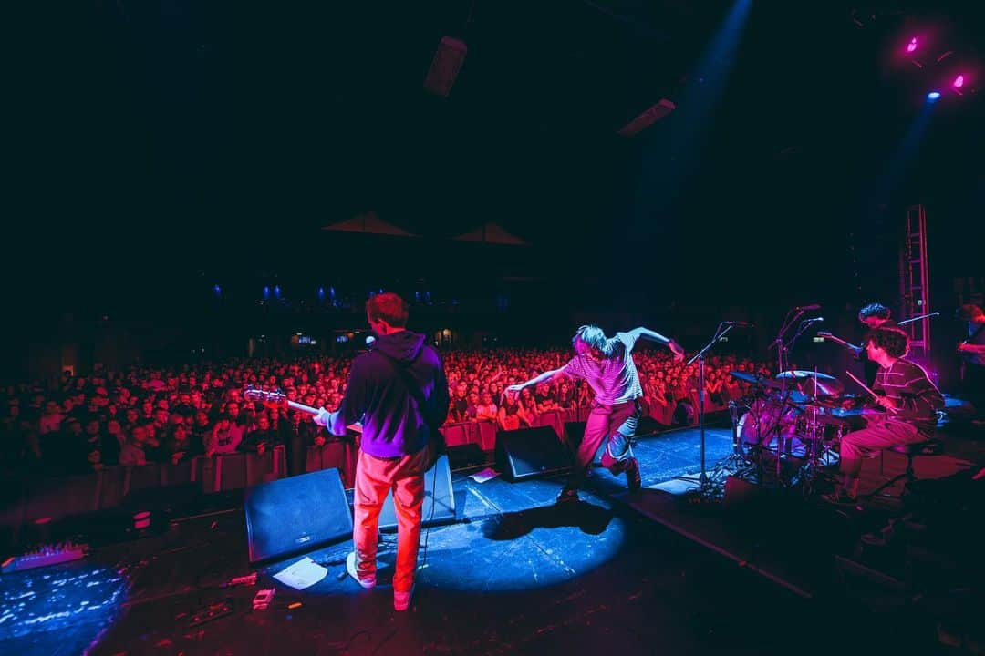 SWMRSさんのインスタグラム写真 - (SWMRSInstagram)「Glasgow & Manchester 🤩 Birmingham tonight! And coming up Our free PopUp shop in Camden tomorrow at 11 am.」2月21日 3時13分 - swmrs